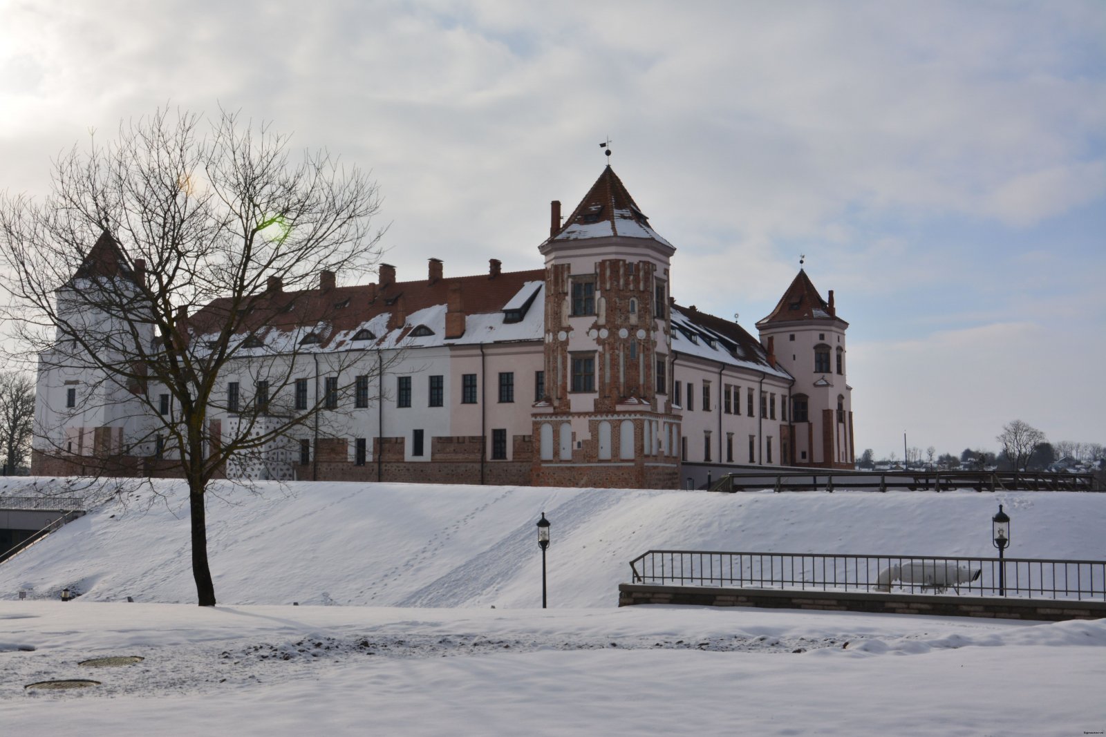 Многодневные туры для школьников – Гродно - Коробчицы - Лидский замок -  Мирский замок - Минск - Хатынь, заказать многодневный тур для школьников –  Беларусь